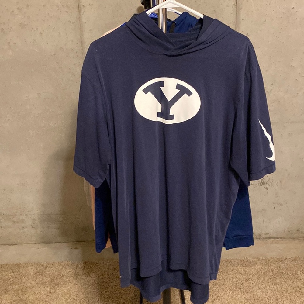 BYU Nike basketball T-shirt!